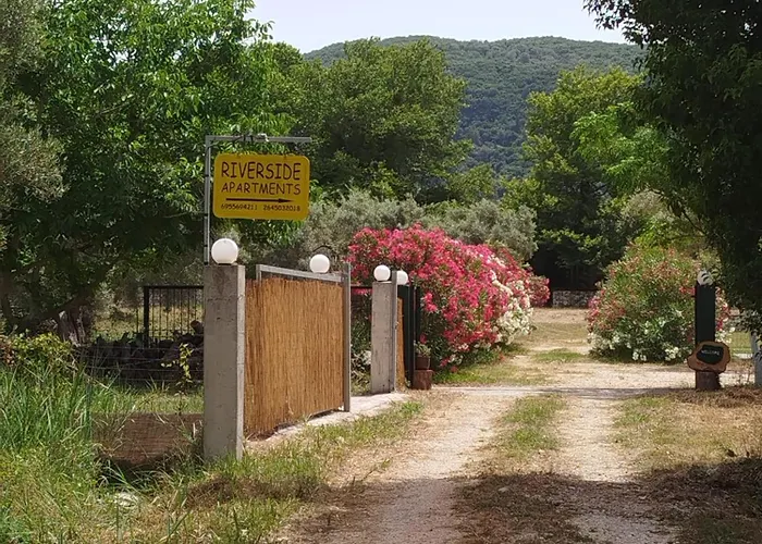 Riverside αpartments