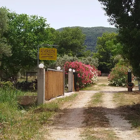 Riverside αpartments